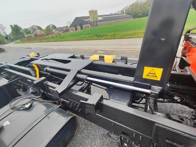 Hakenarmsystem MAN TGL 12.250 City-Abroller Container + Palfinger ...
