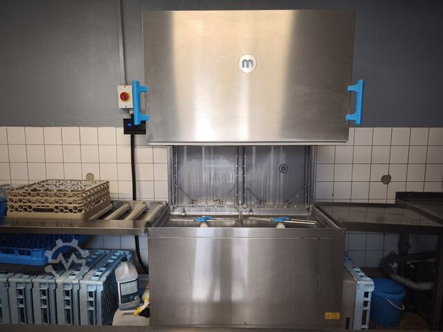 Hood-type dishwasher – only 3,182 operating hours, incl. inlet/outlet table Meiko M-iClean HXL-PW