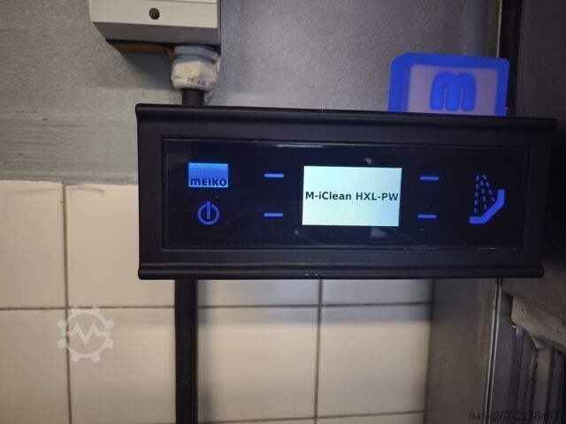 Hood-type dishwasher – only 3,182 operating hours, incl. inlet/outlet table Meiko M-iClean HXL-PW