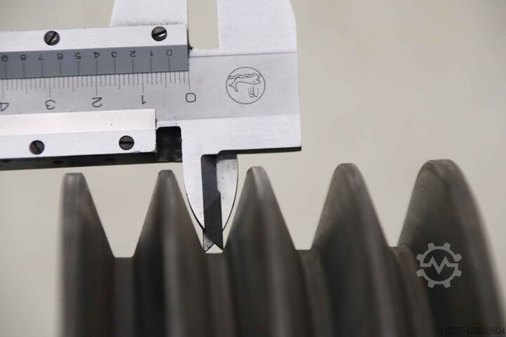 4-groove V-belt pulley Guss SPB 224-4 (17 mm)