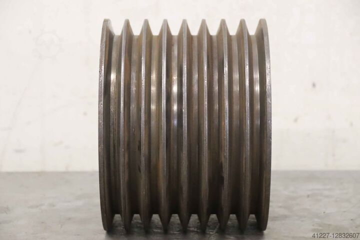 V-belt pulley with 8 grooves Guss SPC 210-8 (22 mm)