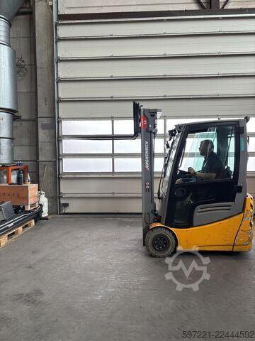 Elektrisch – 3 Räder Jungheinrich EFG 213