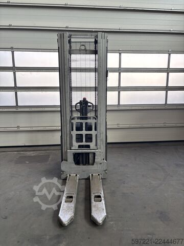 Pallet Stackers Still EXV 14
