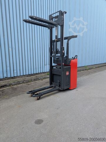 High Lift stacker Linde D12 // Betriebsstunden 134 // Batterie 2017