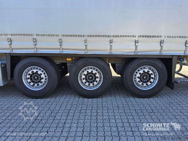 Auflieger mit Pritsche & Plane Schmitz Cargobull Curtainsider Standard Getränke