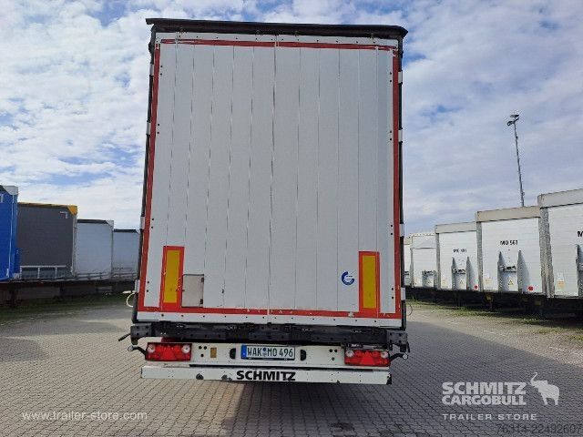 Auflieger mit Pritsche & Plane Schmitz Cargobull Curtainsider Mega Getränke