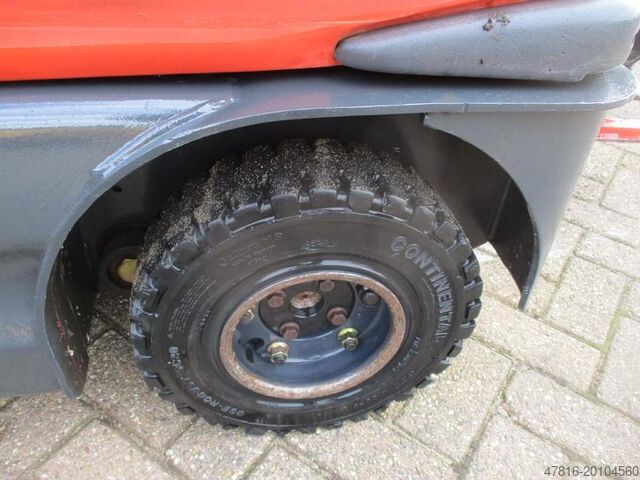 Tow tractor Linde P 60