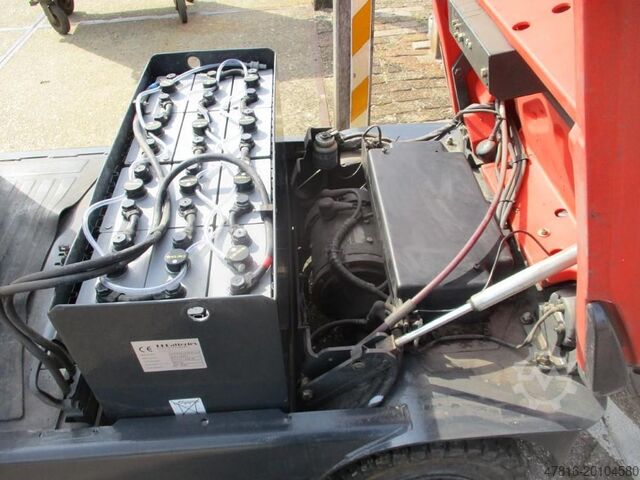 Tow tractor Linde P 60