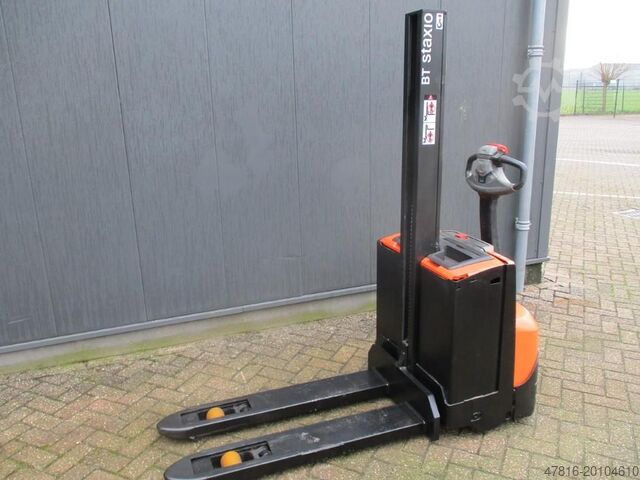 Pallet stacker TOYOTA SWE 080L