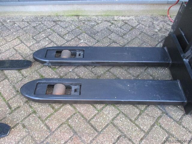 Pallet stacker TOYOTA SWE 080L