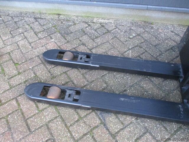 Pallet stacker TOYOTA SWE 080L