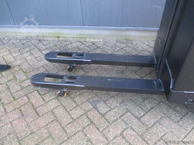 Pallet stacker TOYOTA SWE 080L