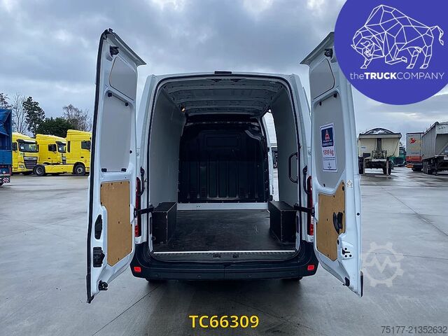 Panel van Nissan Interstar 130.35 L2H2