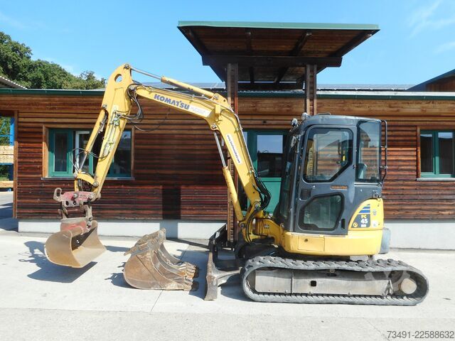 Mini excavator Komatsu PC45-MR mit POWERTILT