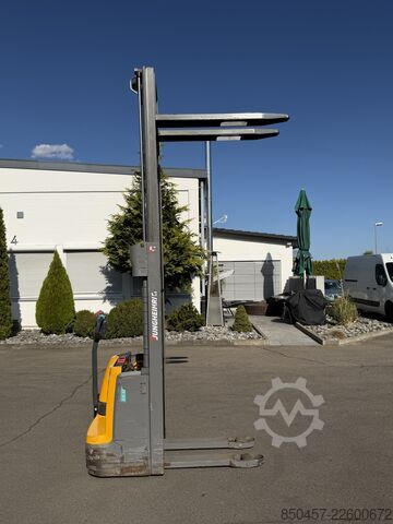Pallet Stackers Jungheinrich EJC 112 li-ion 2.9m/ cold store