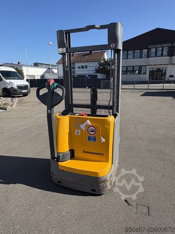 Pallet Stackers Jungheinrich EJC 112 li-ion 2.9m/ cold store