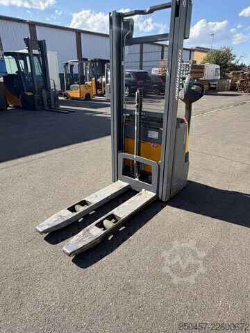 Pallet Stackers Jungheinrich EJC 112 li-ion 2.9m/ cold store