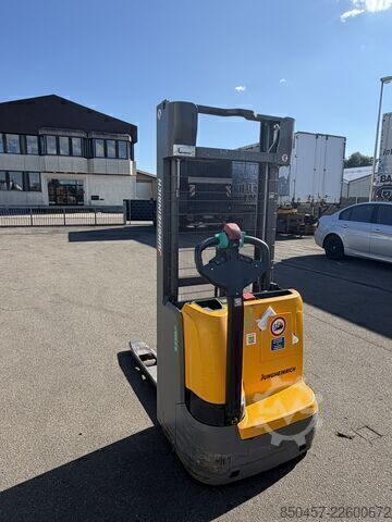 Pallet Stackers Jungheinrich EJC 112 li-ion 2.9m/ cold store