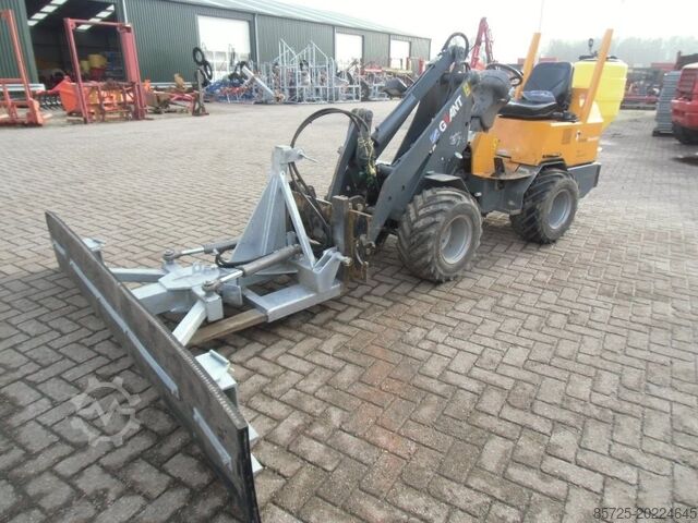 Snowplough  Combi en zoutstrooier