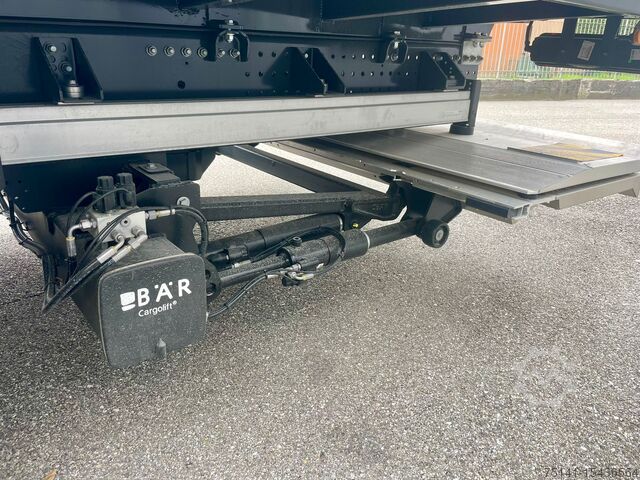 2 Axle Curved Tractor Trailer with Sideboard Renault Trucks D 18 WIDE 320