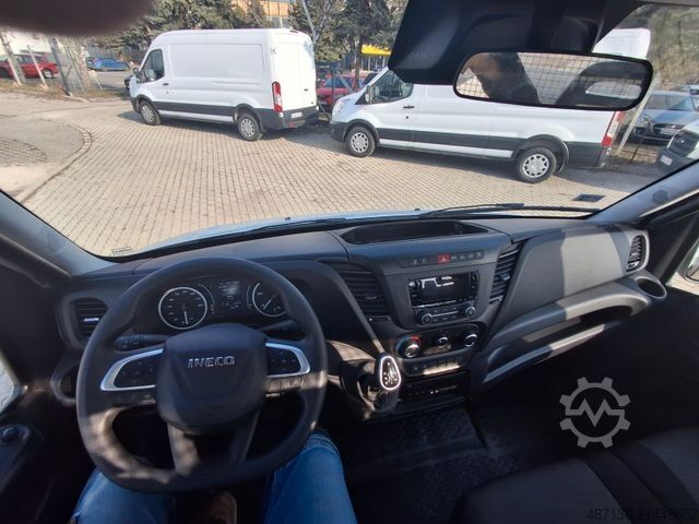 Curtain sider van IVECO 70C18