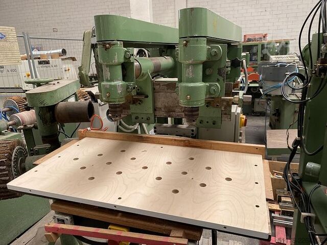 Vertical drilling machine with 2 adjustable spindles  