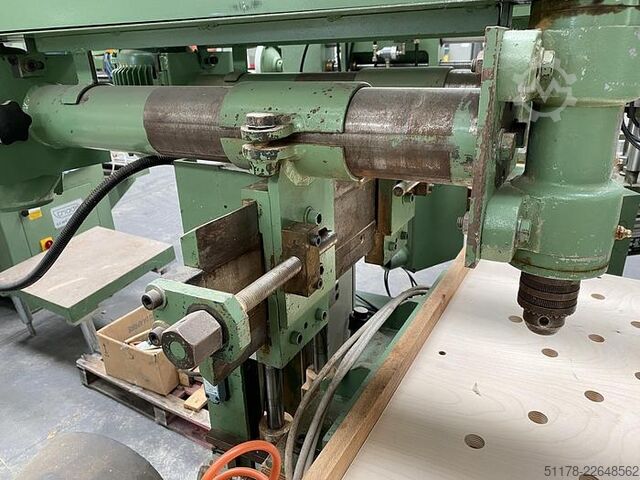 Vertical drilling machine with 2 adjustable spindles  