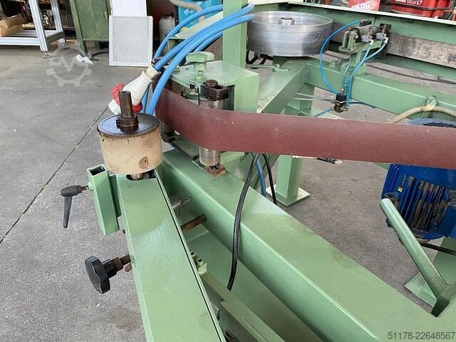 Triangular belt sander, with feed  