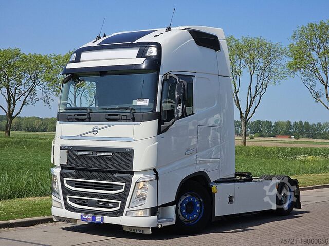 Standard-SZM VOLVO FH 500 XL 2X TANK SKIRTS