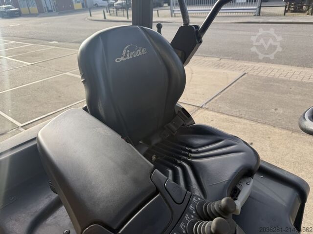 Elektro 4 Rad-Stapler Linde E20PH-02