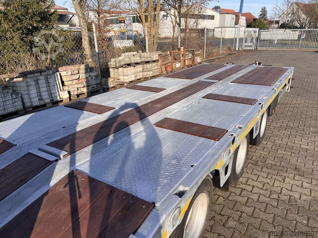 Low loader trailer Möslein TT 34 Zugrohr Gerade  34 t GG Tridem- Tieflader 3 Achs, gelenktNeufahrzeug