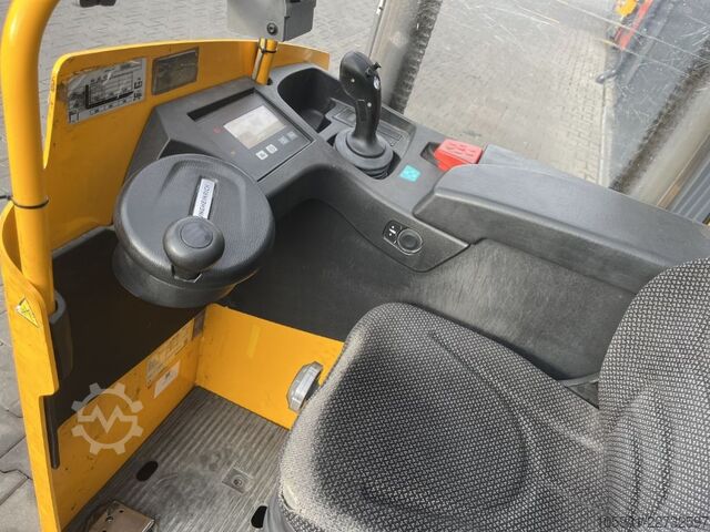 Stacker sit on Jungheinrich ESC214z