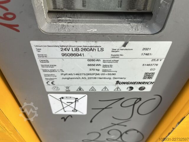 Stacker sit on Jungheinrich ESC214z