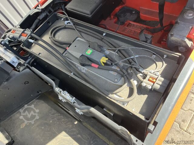 Electric 3-wheel forklift Linde E12-02