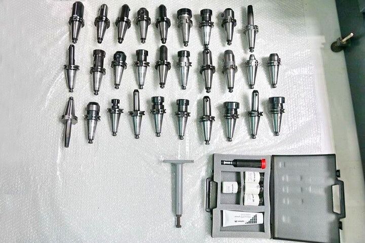 Vertikales Bearbeitungszentrum Deckel Maho DMU 125 T