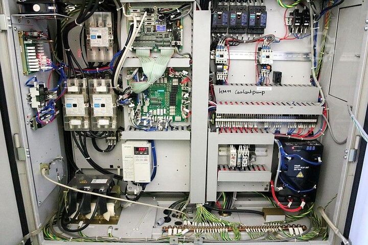 Vertikales Bearbeitungszentrum MAZAK Variaxis 200