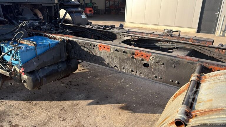 Chassis cab MAN 26.272 (MANUAL PUMP / POMPE MANUELLE / LAMES / ...