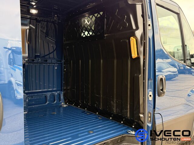 Iveco Daily 35S16V 2.3L 160hp | L2H2 W3520 | Manual Transmission | Adaptive Cruise Control | Camera  Iveco Daily 35S16V 2.3L 160pk | L2H2 W3520 | Handgesc...