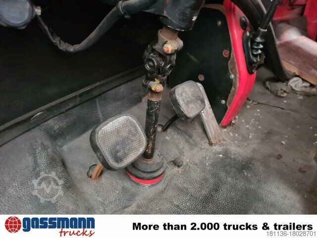 Fire truck Mercedes-Benz LP 813 4x2 Löschfahrzeug mit Wasserbehälter 2240