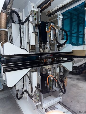 Bearbeitungszentrum mit Durchlauf Weeke BHX 500