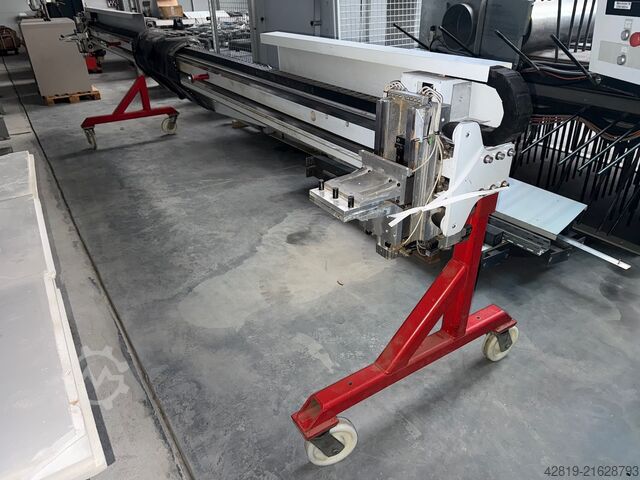 Bearbeitungszentrum mit Durchlauf Weeke BHX 500