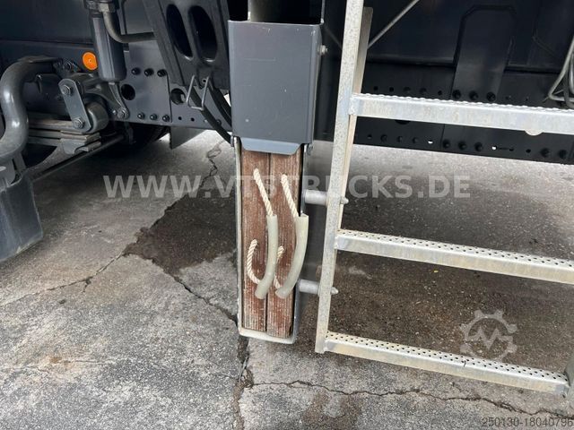 Truck mounted crane MERCEDES-BENZ Atego 1223 4x2 Böcker-Dachdeckerkran