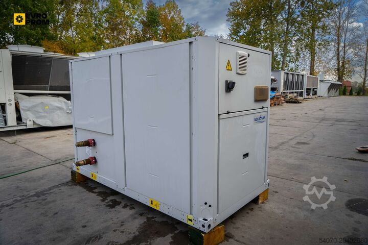 Chiller Used Aircooled chiller CARRIER RBSY045B0023 PE 44 KW. 2017 yom