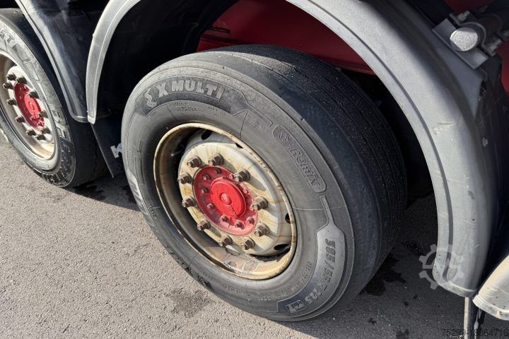 Auflieger mit Pritsche & Plane S 24 Plane Hebebühne / Swiss-Vehicle