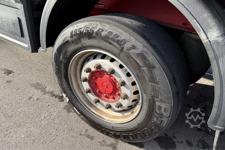 Auflieger mit Pritsche & Plane S 24 Plane Hebebühne / Swiss-Vehicle