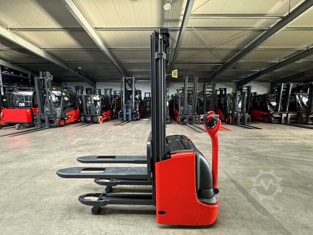 Hochhubwagen Linde L12 [ID: 410]