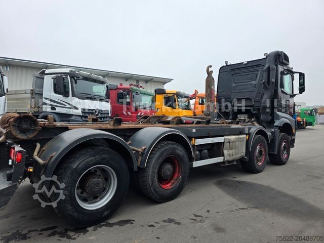 Abrollkipper MERCEDES-BENZ Arocs 3263 / 8X4 / Blatt/ Hiab XR26