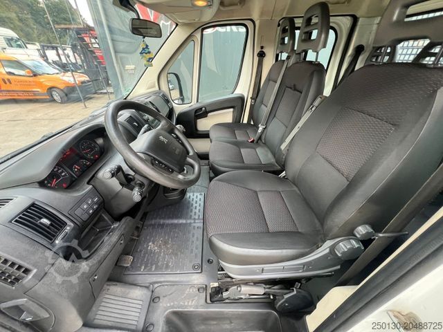 Pritschenwagen PEUGEOT Boxer DoKa Pritsche HDi 160 4x2