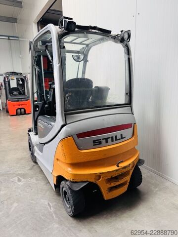 Electric 4-wheel forklift Still RX60-30 Duplex Batterie 70%