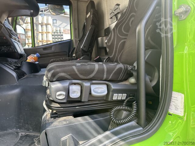 Flatbed truck with tarp IVECO Stralis AT